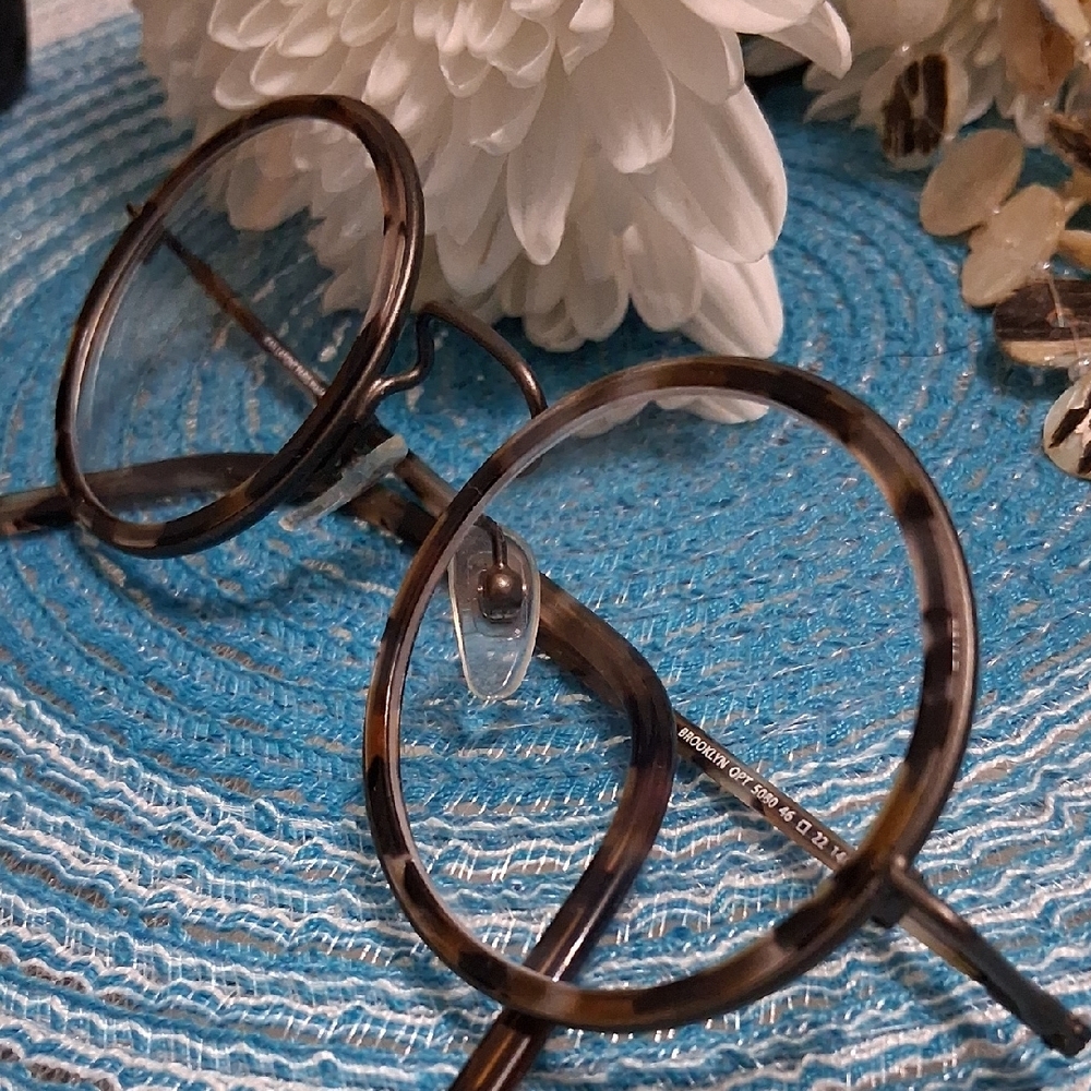 Round Tortoiseshell Glasses - Picture 2 of 13